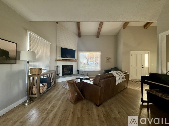 2305 South 165th Street 4 Beds Single Family Home for Rent - Photo Gallery 4