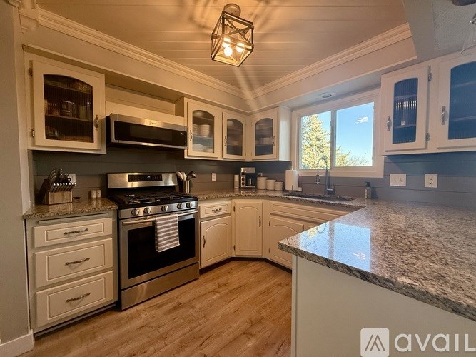 2305 South 165th Street 4 Beds Single Family Home for Rent - Photo Gallery 7