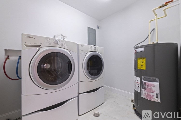 934 41st Ave NE 4 Beds Single Family Home for Rent - Photo Gallery 11