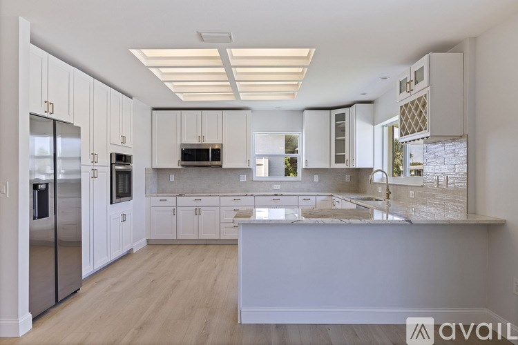 934 41st Ave NE 4 Beds Single Family Home for Rent - Photo Gallery 18