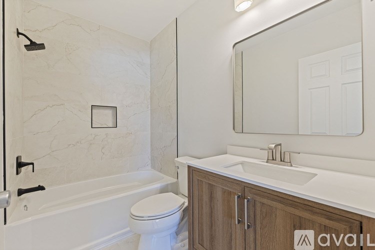 934 41st Ave NE 4 Beds Single Family Home for Rent - Photo Gallery 8