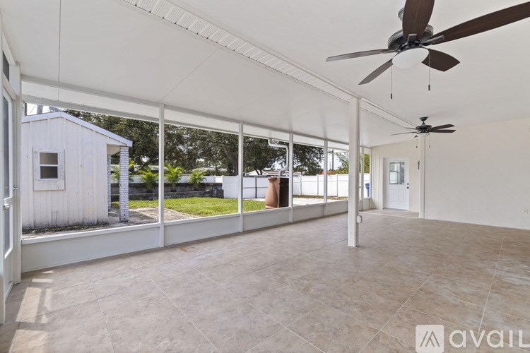 934 41st Ave NE 4 Beds Single Family Home for Rent - Photo Gallery 10