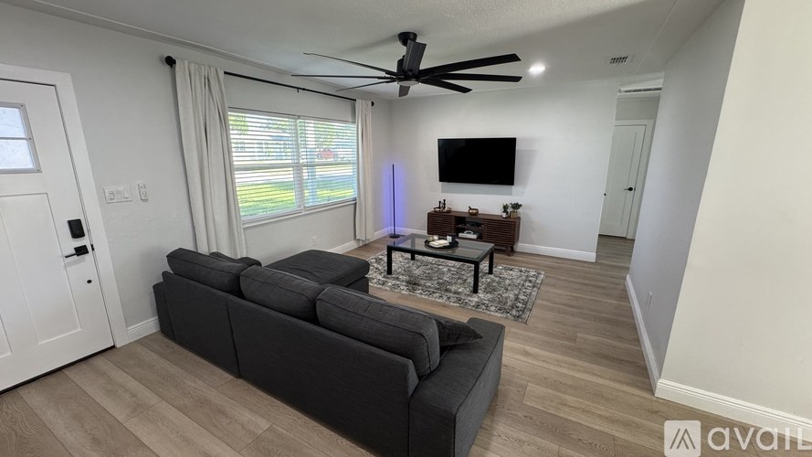 2936 27th Avenue North 2 Beds Single Family Home for Rent - Photo Gallery 3