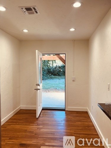 514 West Turney Avenue 2 Beds Single Family Home for Rent - Photo Gallery 3