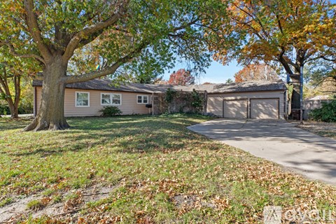 22 E Hawthorne St 3 Beds Single Family Home for Rent - Photo Gallery 2