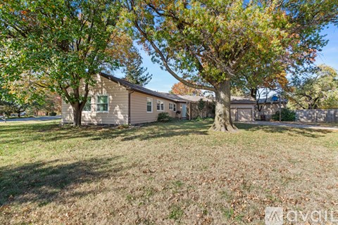 22 E Hawthorne St 3 Beds Single Family Home for Rent - Photo Gallery 3