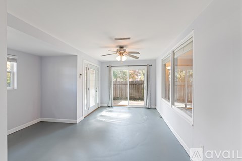 22 E Hawthorne St 3 Beds Single Family Home for Rent - Photo Gallery 9