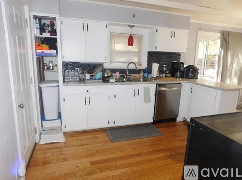 670 Hammond Street 3 Beds Apartment for Rent