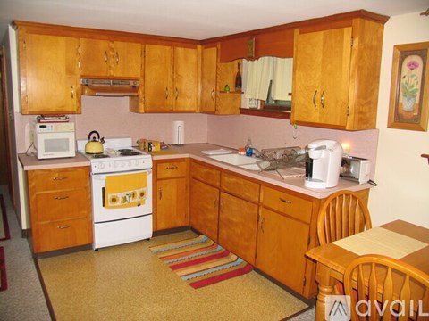 178 B Broadway St 1 Bed Apartment for Rent - Photo Gallery 1