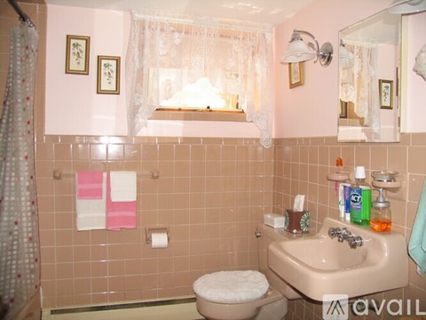 178 B Broadway St 1 Bed Apartment for Rent - Photo Gallery 4