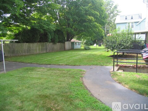 178 B Broadway St 1 Bed Apartment for Rent - Photo Gallery 5