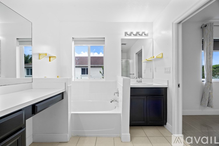 21416 NW 13th Pl 3 Beds Townhouse for Rent - Photo Gallery 2