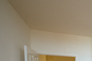 bedroom with hardwood floors, white walls and closet - Photo Gallery 4