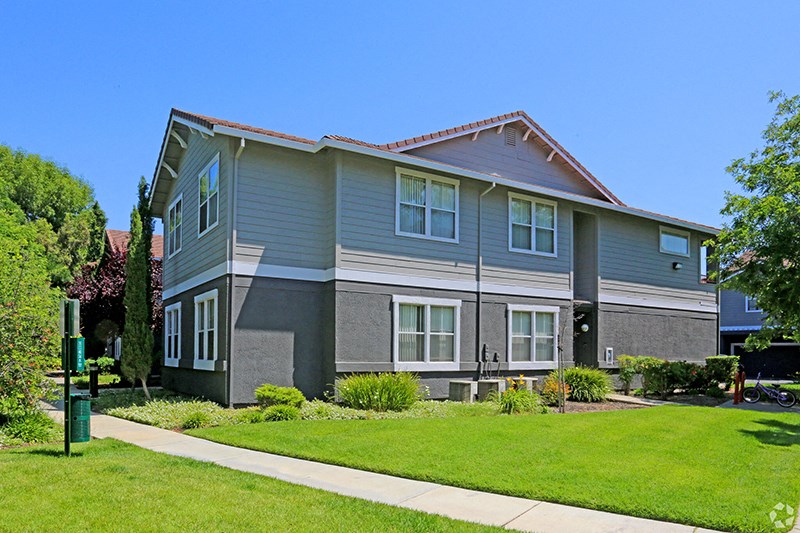 Building Exterior | Seville at Mace Ranch in Davis CA