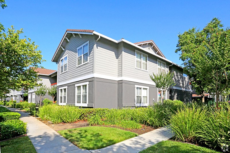 Green Grounds and Pathways |Seville at Mace Ranch in Davis CA