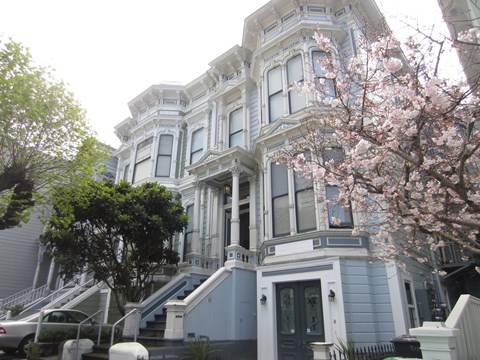2159 California Street Studio Apartment for Rent