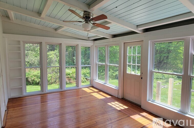 45 Elm Street 1 Bed Townhouse for Rent - Photo Gallery 17