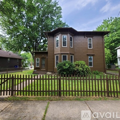 309 Lake St 3 Beds Apartment for Rent