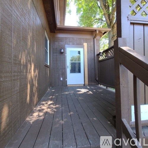 309 Lake St 3 Beds Townhouse for Rent - Photo Gallery 24