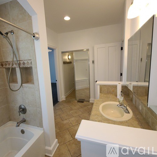 309 Lake St 3 Beds Townhouse for Rent - Photo Gallery 4