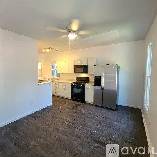 309 Lake St 3 Beds Townhouse for Rent - Photo Gallery 9