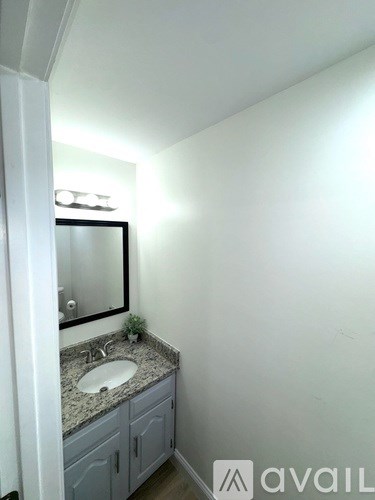 784 Dix Street 2 Beds Apartment for Rent - Photo Gallery 5