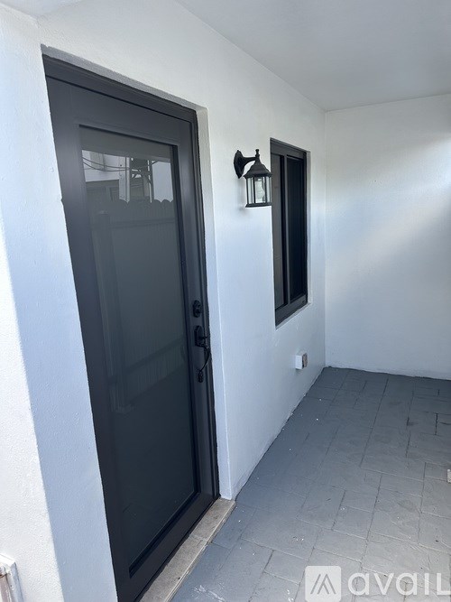 2936 Southwest 11th Street 1 Bed Townhouse for Rent - Photo Gallery 2