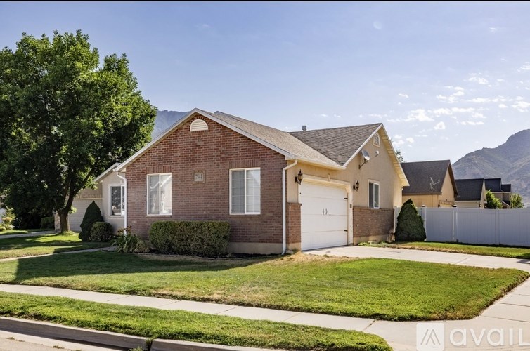 7544 South 2020 East 4 Beds Single Family Home for Rent - Photo Gallery 1