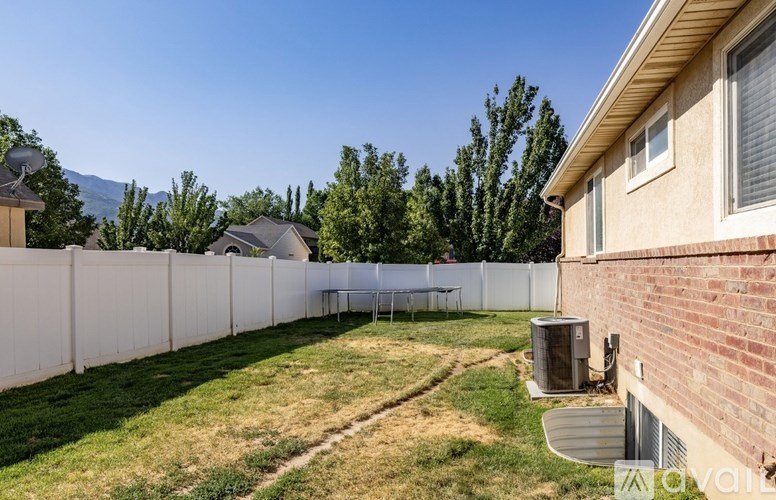 7544 South 2020 East 4 Beds Single Family Home for Rent - Photo Gallery 11