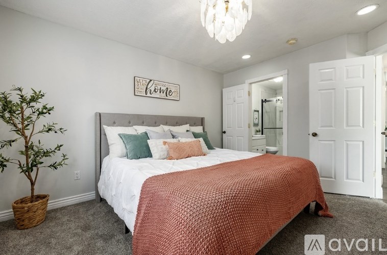 7544 South 2020 East 4 Beds Single Family Home for Rent - Photo Gallery 12