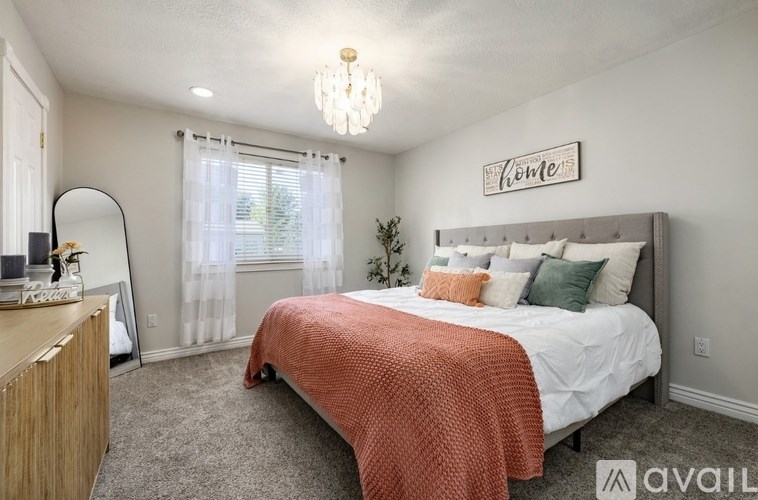 7544 South 2020 East 4 Beds Single Family Home for Rent - Photo Gallery 14