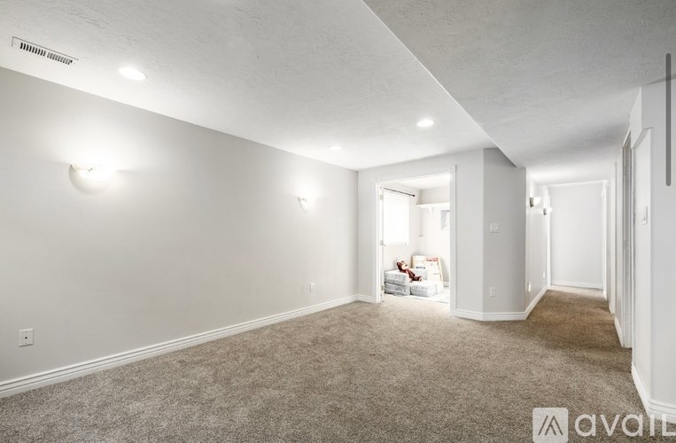 7544 South 2020 East 4 Beds Single Family Home for Rent - Photo Gallery 16