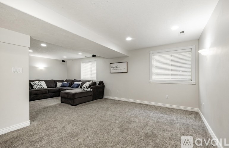 7544 South 2020 East 4 Beds Single Family Home for Rent - Photo Gallery 18