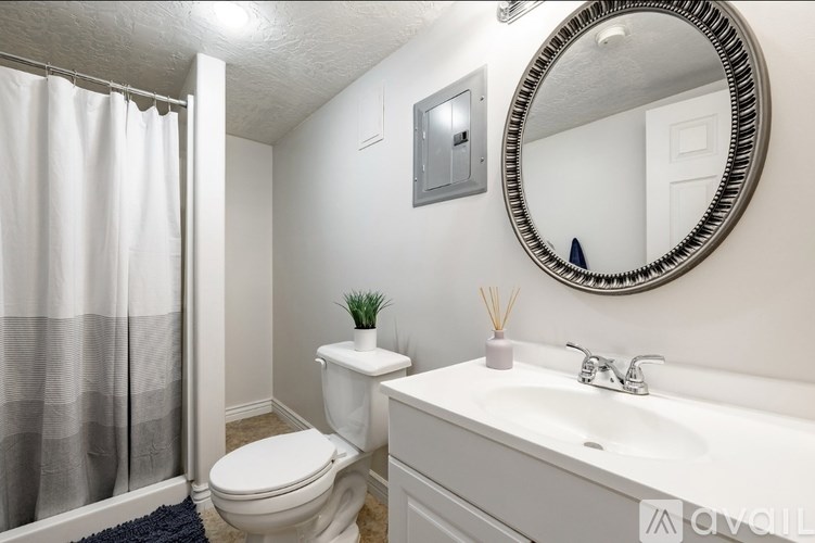 7544 South 2020 East 4 Beds Single Family Home for Rent - Photo Gallery 19