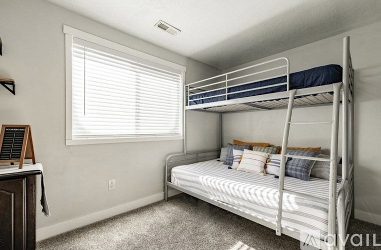 7544 South 2020 East 4 Beds Single Family Home for Rent - Photo Gallery 23