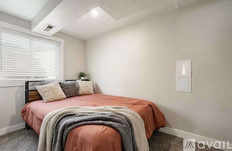 7544 South 2020 East 4 Beds Single Family Home for Rent - Photo Gallery 24