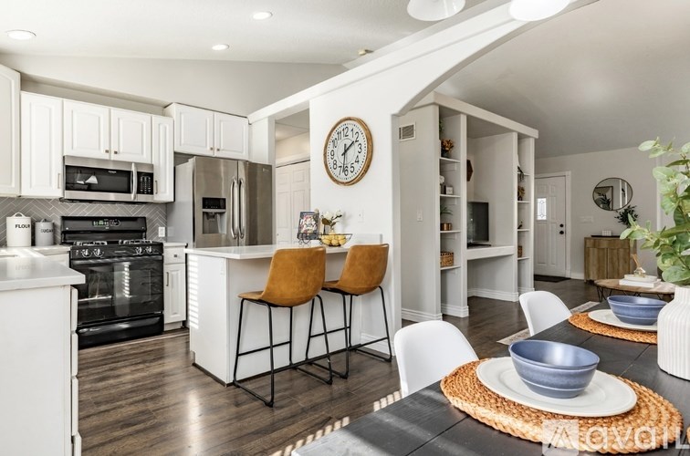 7544 South 2020 East 4 Beds Single Family Home for Rent - Photo Gallery 5