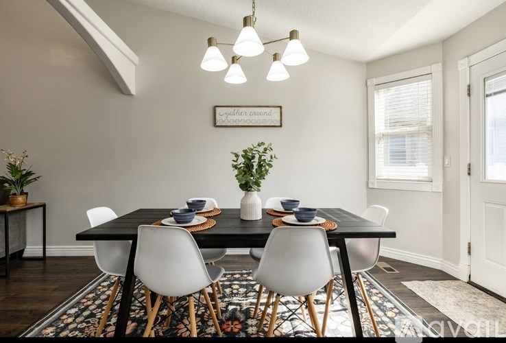 7544 South 2020 East 4 Beds Single Family Home for Rent - Photo Gallery 6