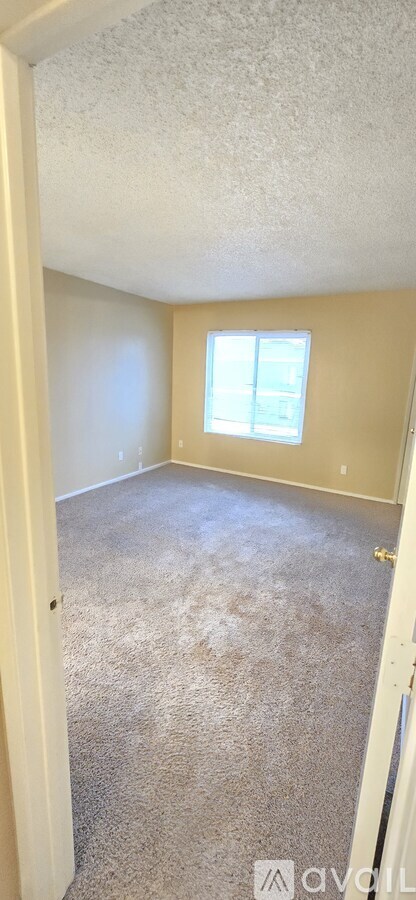 7166 North Fruit Avenue 2 Beds Apartment for Rent