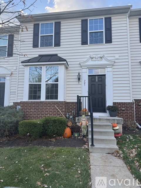 721 Bender Road 3 Beds Apartment for Rent