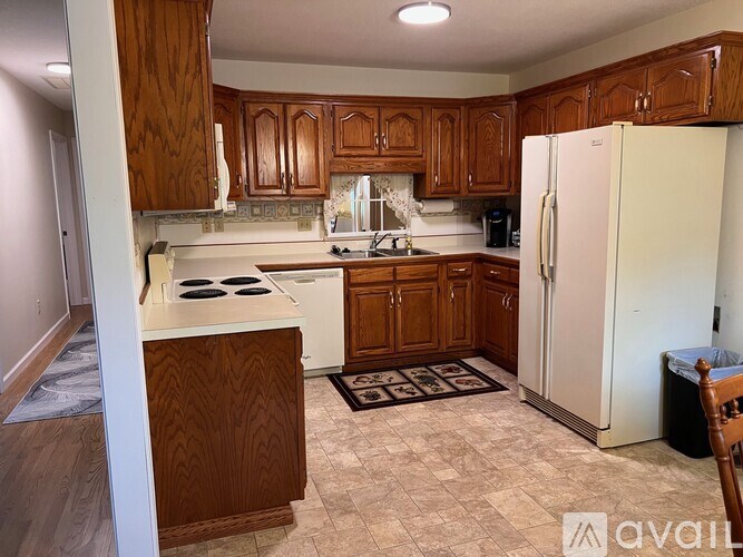 6 Gail Drive 3 Beds Single Family Home for Rent - Photo Gallery 3