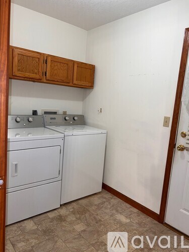 6 Gail Drive 3 Beds Single Family Home for Rent - Photo Gallery 5