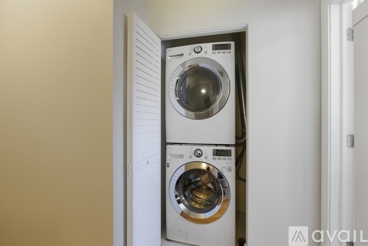 N Riverwalk Dr 3 Beds Townhouse for Rent - Photo Gallery 4