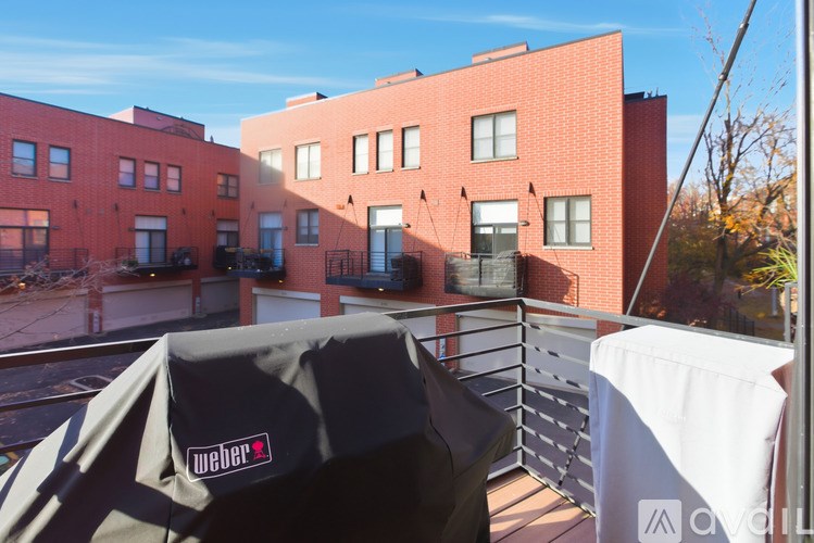 N Riverwalk Dr 3 Beds Townhouse for Rent - Photo Gallery 5