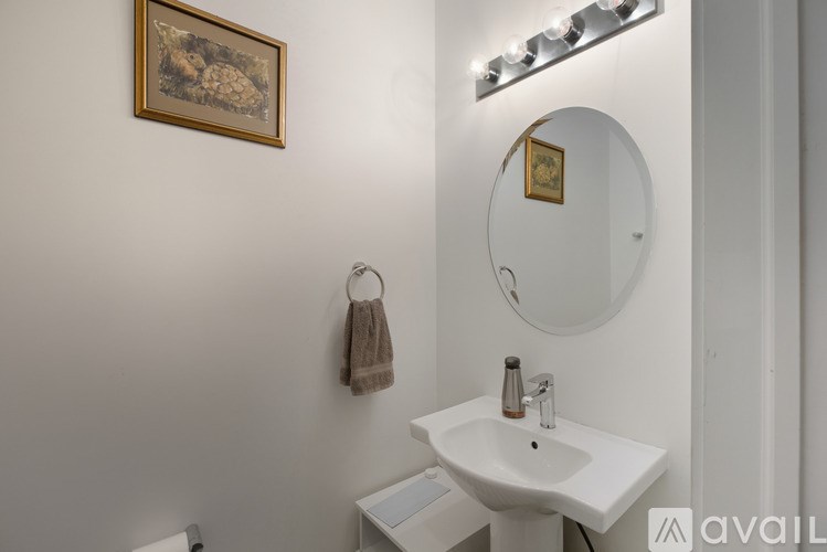 N Riverwalk Dr 3 Beds Townhouse for Rent - Photo Gallery 8