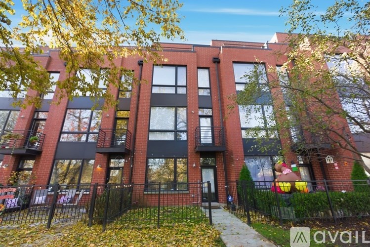 N Riverwalk Dr 3 Beds Townhouse for Rent - Photo Gallery 9