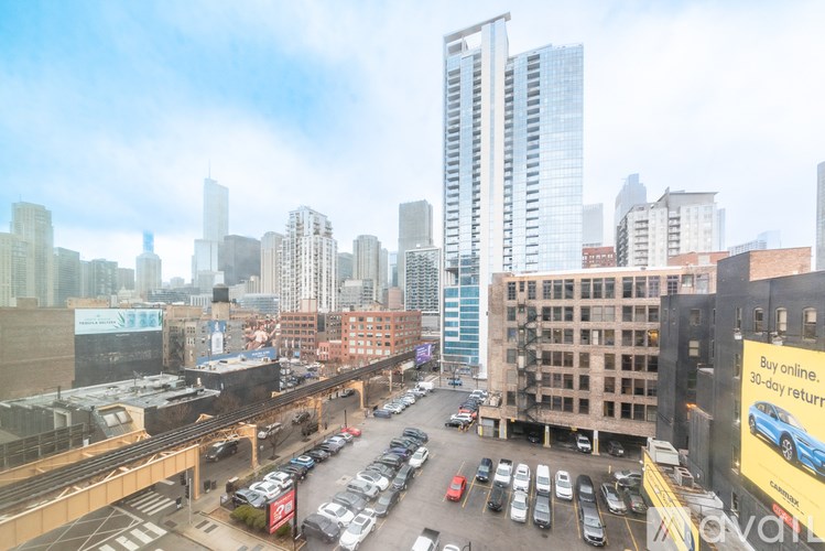 A cityscape with a billboard advertising a 3-day return policy.