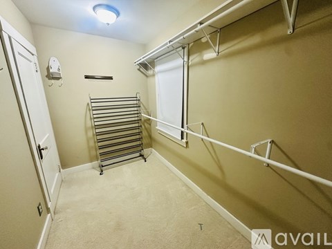 Beech Ave 1 Bed Apartment for Rent - Photo Gallery 11