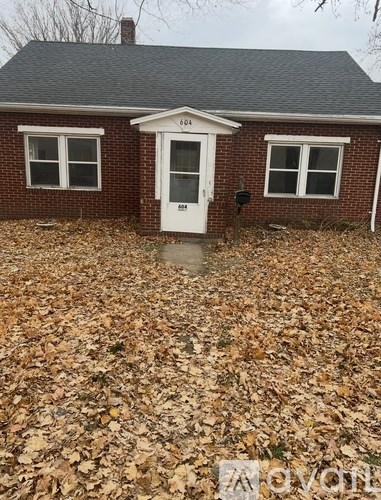 604 E Oak St 2 Beds Apartment for Rent