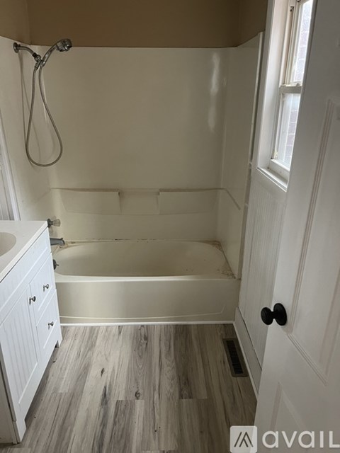 604 E Oak St 2 Beds Single Family Home for Rent - Photo Gallery 4